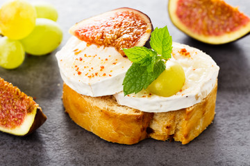 Baguette mit Ziegenkäse - Baguette with goat cheese
