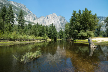Fototapeta na wymiar Yosemite Valley at Yosemite National Park landscape view summer vacation