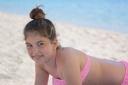 la rubia tomando el sol