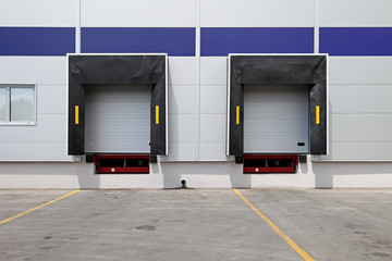 Loading doors