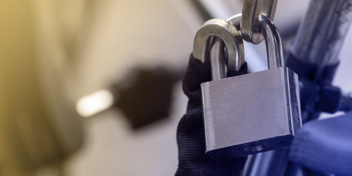 Fototapeta Dark iron metallic padlock
