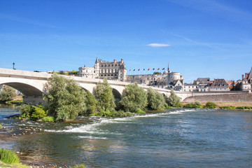 Le château renaissance d'Amboise et le pont sur la Loire,, Indre et Loire, Pays de Loire, France