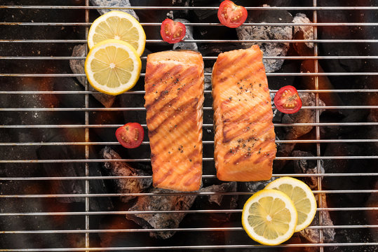 Grilled salmon with lemon on the flaming