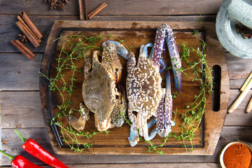 raw crabs with spices for cooking preparation