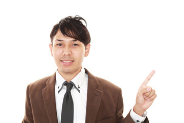 プレゼンをする笑顔のビジネスマン