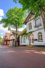 Schönes Artland -  Dorfplatz mit historischen Häusern in Gehrde 