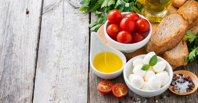 mozzarella and ingredients for the salad