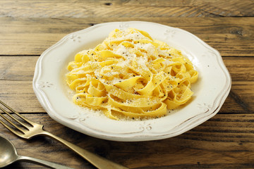pasta italiana formaggio e pepe