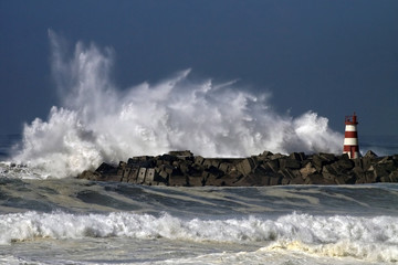Stormy waves
