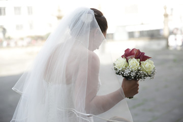 braut mit Brautstrauß bei einer hochzeit