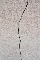 ひび割れた壁