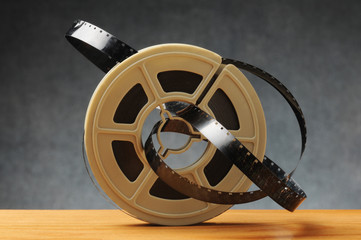 16 mm-es film Película de 16mm 16 millimetri 16 mm film 16-mm-Film 16-мм киноплёнка...