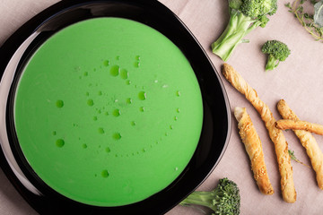 Vegetarian broccoli green soup