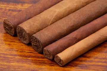 Cigars of different sizes close up