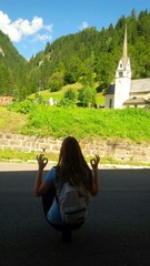 ragazza che fa yoga