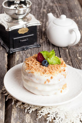 Mini-cake with raspberries and blueberries