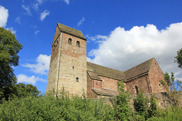 Fototapeta na wymiar Romanische Pfarrkirche St. Kilian (Lüdge, Nordrhein-Westfalen)