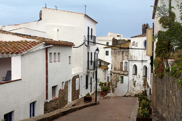 Fototapeta na wymiar old street with white buildings