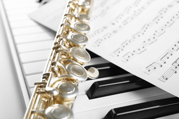 Obraz premium Flute and piano with music sheet close up