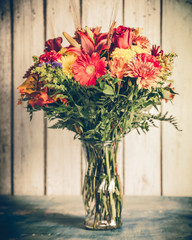 Obrazy  Piękny jesienny bukiet kwiatów z efektem tonu retro filtra