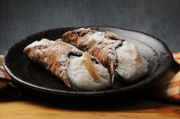 Cannoli siciliani カンノーロ 카놀리 كانولي Канноли Cannolo siciliano Կանոլի 奶油甜馅煎饼卷 קנולי 