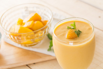 mango smoothie
