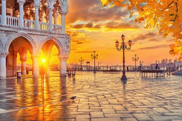Tuinposter Zonsopgang in Venetië © sborisov
