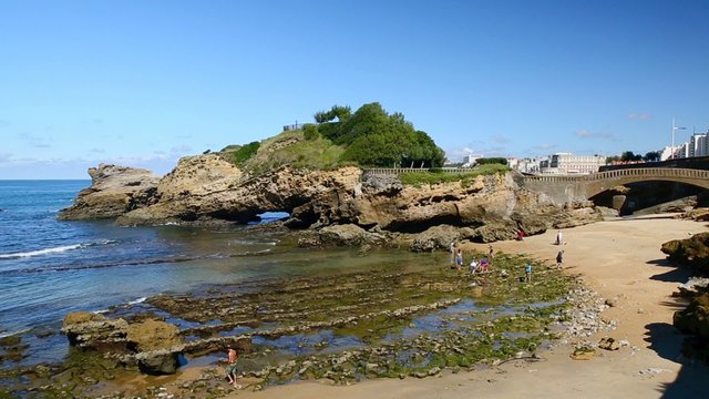 Foot fishing at low tide, Basta rock of Biarritz -21 of september 2015