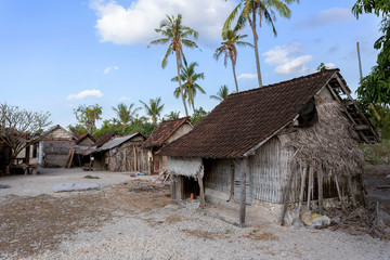Fototapeta na wymiar indonesian house - shack on beach