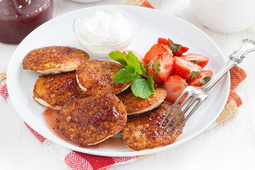 Pancakes with fresh strawberries, jam and tea