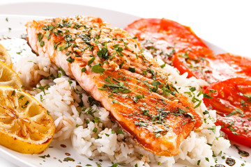 Grilled salmon and vegetables 