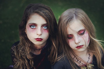 Fototapeta premium Halloween makeup kid girls blue eyes in outdoor lawn