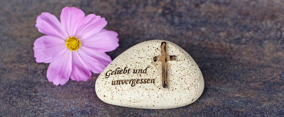 Stein mit Trauerspruch