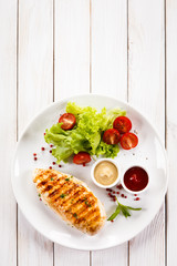 Grilled chicken fillet and vegetables