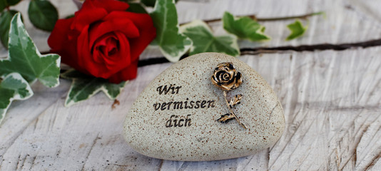 Stein mit Trauerspruch