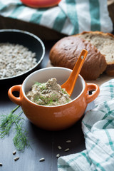 Veganer Aufstrich aus Sonnenblumenkernen