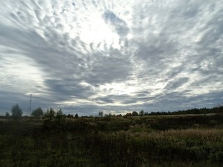 Необычные облака над полем