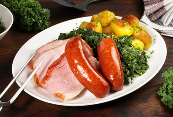 Grünkohl mit Kassler, Speck und Kartoffeln