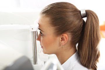 Badanie ostrości wzroku © Robert Przybysz