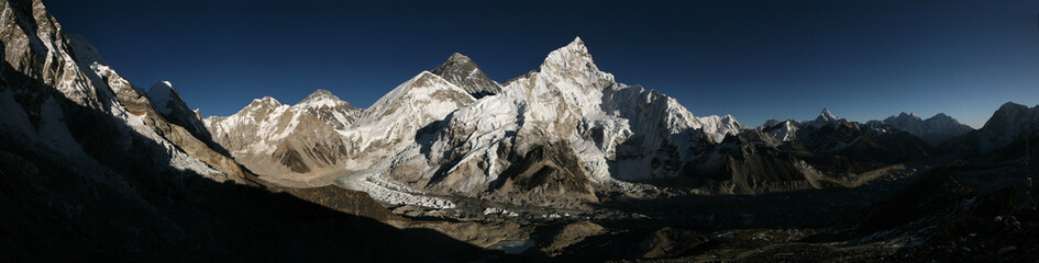 Fototapeta na wymiar Mount Everest and the Khumbu Glacier from Kala Patthar, Himalaya