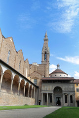 Fototapeta na wymiar Cloître de Santa Croce et chapelle Pazzi à Florence