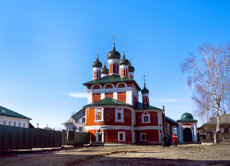 Fototapeta na wymiar Смоленская церковь Богоявленског