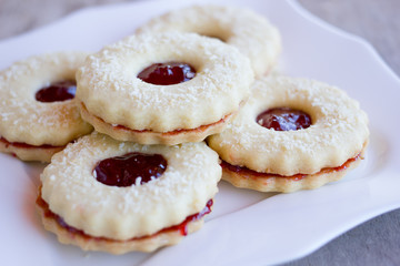 Sablés confiture de fraise et noix de coco