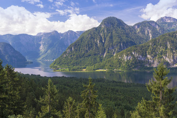 Fototapeta na wymiar In den steirischen Bergen von Hallstatt - Hallstätter See