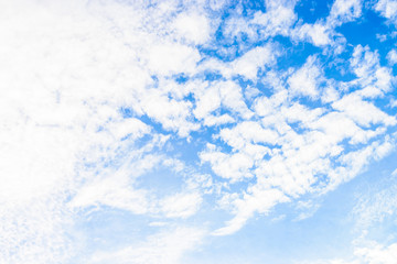 Fototapeta na wymiar Beautiful white cloud on blue sky background