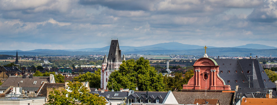 Blick auf den Holzturm und St. Ignaz in Mainz