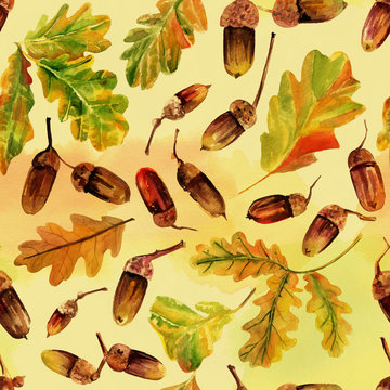 Seamless watercolor autumn background pattern with oak leaves, golden and green, and acorns