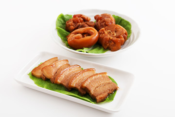 沖縄伝統の豚足テビチと三枚肉