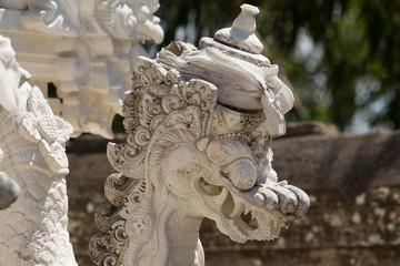 Fototapeta premium Statue detail Hindu temple at Pura Sahab