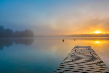 Fototapeta na wymiar Herbstlicher Sonnenaufgang am Schwarzer See, Mecklenburgische Seenplatte
